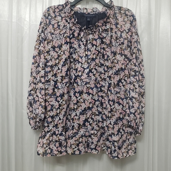 Tommy Hilfiger Tops - NWT Tommy Hilfiger Sz M Floral Boho Top